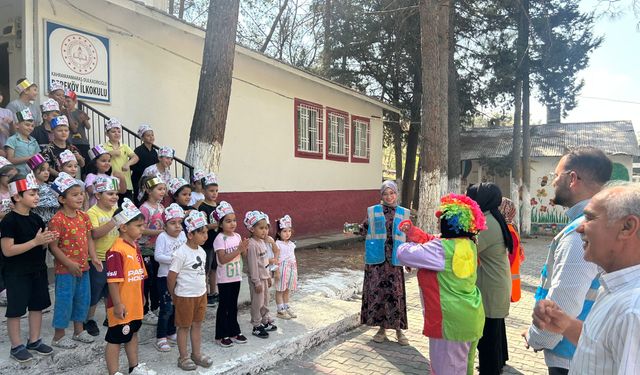AK Parti Kadın ve Gençlik Kollarından Miniklere Tatlı Sürpriz