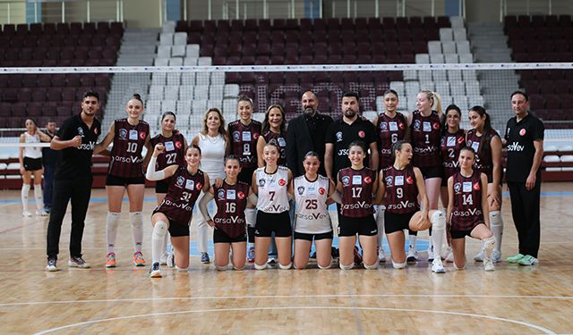 arsaVev, Voleybol Spor Kulübü sporcularıyla bir araya geldi