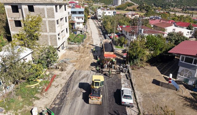Büyükşehir, Andırın’da 2 Kilometrelik Arteri Sıcak Asfaltla Kaplıyor