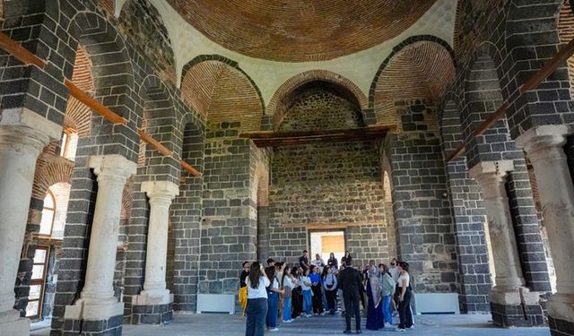 "Parmak İzi" görünümlü kubbeyi görmek isteyen 35 bin kişiyi ağırladı