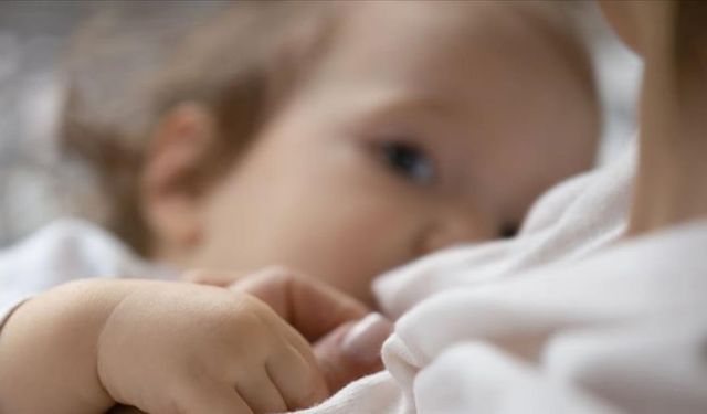 "Emzirmek hem anneyi hem bebeği obeziteden de koruyor"