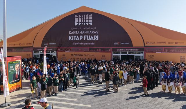 10. Uluslararası Kitap Fuarı, İlk Gününde 20 Bin Ziyaretçiyi Ağırladı