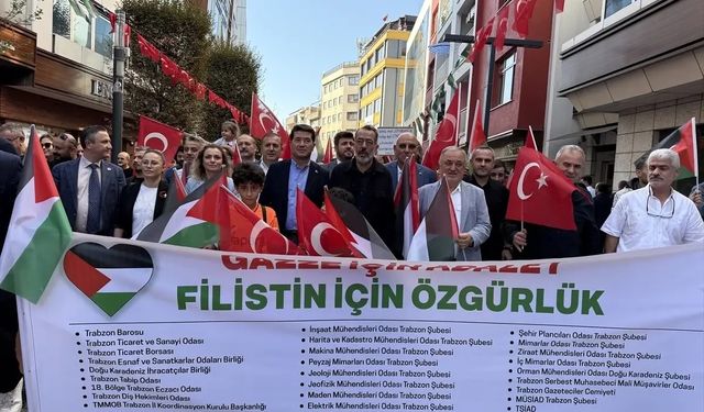 "Gazze İçin Ayaktayız" sloganıyla yürüyüş düzenlendi