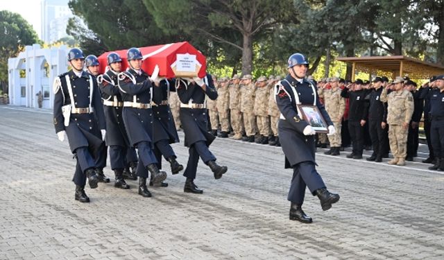 Trafik kazasında vefat eden uzman çavuş ve eşinin cenazeleri  uğurlandı