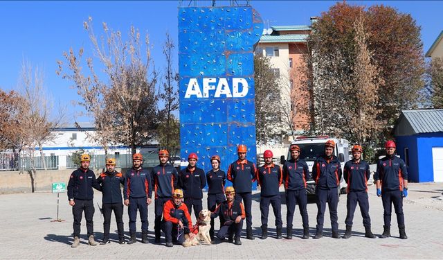 Depremlerde hayat kurtaran AFAD görevlileri, kendileri gibi ekipler yetiştiriyor