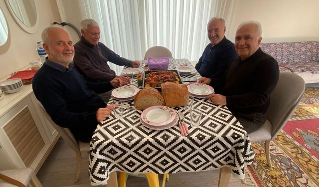 Dünya ev arkadaşları günü için 42 yıllık dostlardan öneri