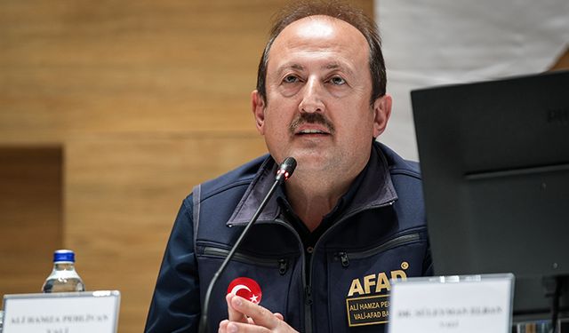 İzmir depreminde hayatını kaybedenler anıldı