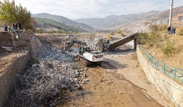 Büyükşehir’den Şekeroba’ya Yeni Köprü
