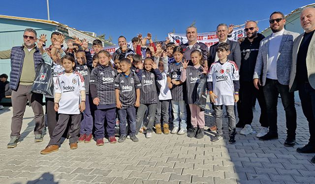 Beşiktaş gönüllülerinden depremzede öğrencilere forma