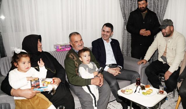 Bakan Kurum, Kahramanmaraş'ta depremzede çiftin evine konuk oldu