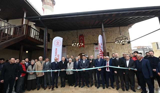 Depremde Ağır Hasar Alan Duraklı Camii, Yeniden İbadete Açıldı