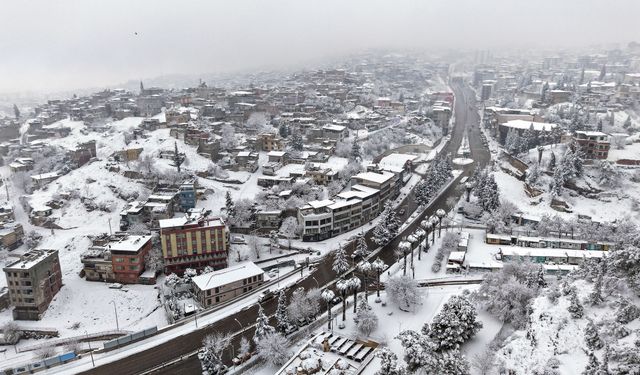 Arterleri Ulaşıma Açık Tutmak İçin Büyükşehir’den Yoğun Mesai