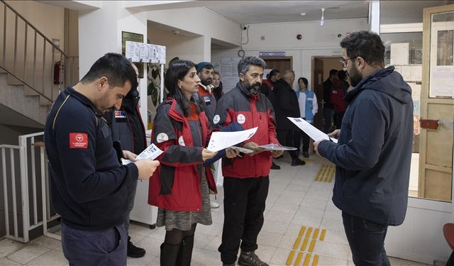 Gönüllüler Deprem Risklerine Karşı "Tehlike Avı"nda