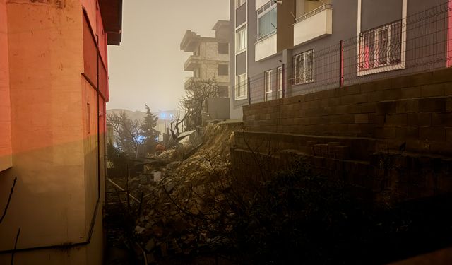 Dulkadiroğlu’nda Bir Binanın İstinat Duvarı Çöktü