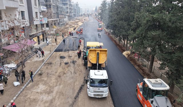 Azerbaycan Bulvarı’nda Altyapısı Tamamlanan Kısmın Üstyapısı Yenileniyor