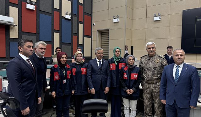 Valiler Yılbaşı Gecesi Görev Yapan Personeli Ziyaret Etti