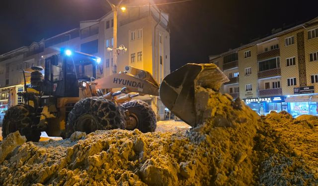 Büyükşehir, Göksun’un Ana Ulaşım Akslarını Ulaşıma Açık Tutuyor