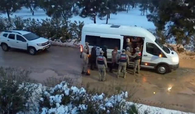 Jandarmanın 26 ildeki göçmen kaçakçılığında 59 şüpheli tutuklandı