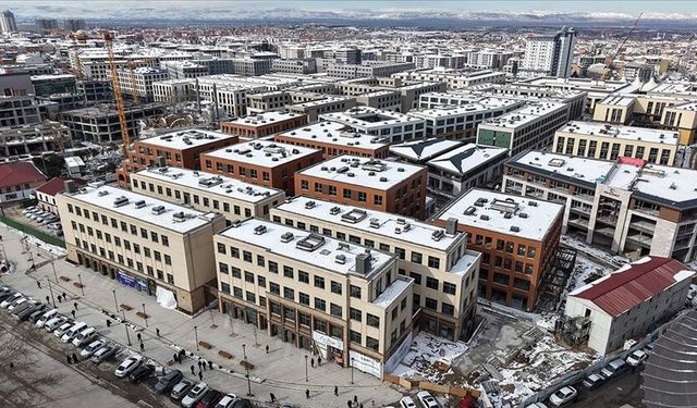Esnaf yeni çarşıdaki iş yerlerinde kepenk açmaya hazırlanıyor
