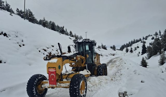 Büyükşehir’den Kırsalda Gece Gündüz Kar Mesaisi