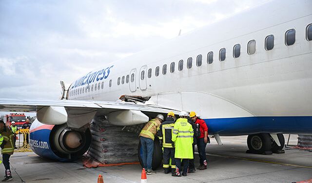 Kalkışa Hazırlanan Uçağın İniş Takımlarında Teknik Arıza Yaşandı