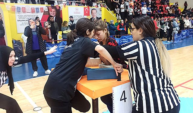 Okul Sporları Bilek Güreşi Grup Müsabakaları başladı