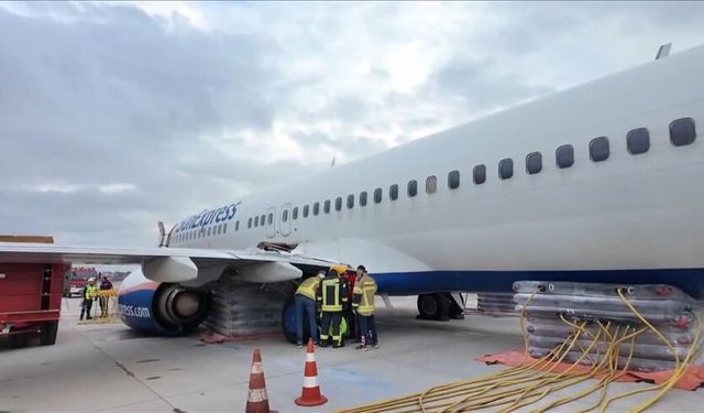 Antalya Havalimanı'nda kalkışa hazırlanan uçağın iniş takımlarında teknik arıza yaşandı