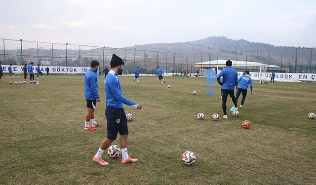 Depremde 14 sporcusunu kaybeden İstiklalspor, sahadaki başarısıyla kente umut oluyor