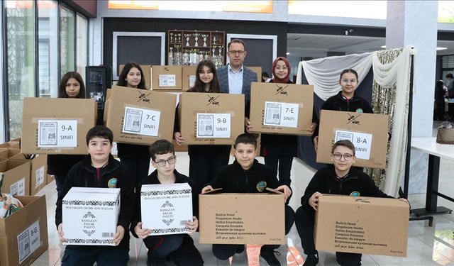 "İyilik timi" oluşturan öğrenciler depremzede akranları için kolları sıvadı