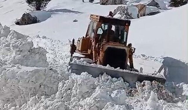 Büyükşehir, Kırsalda Karla Mücadelesini Sürdürüyor