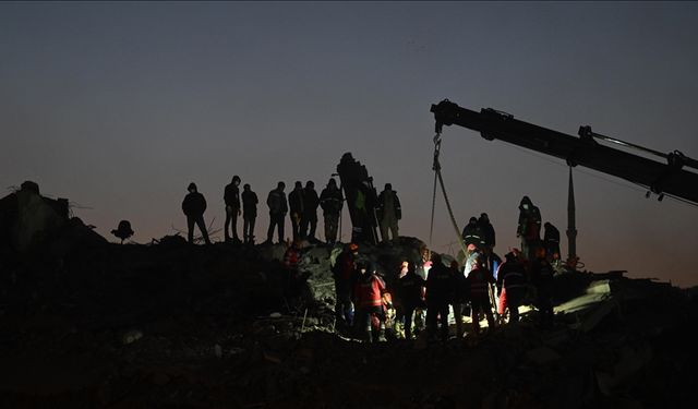 Bakanlar, 6 Şubat depremlerinde hayatını kaybedenleri andı