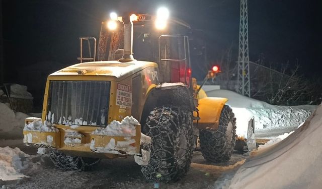 Büyükşehir, Göksun Kırsalında Kar Mesaisini Sürdürüyor