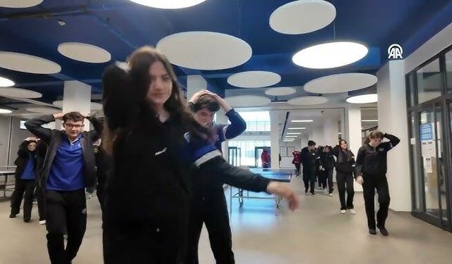 Okullarda Eş Zamanlı Deprem Tatbikatı Yapıldı