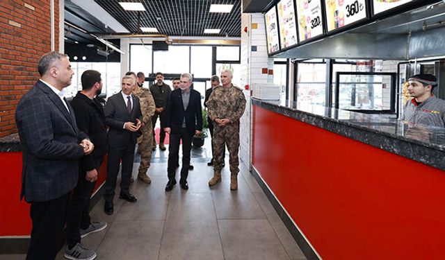 Görgel ve Ünlüer, Uzun Çarşı’da Esnaf ve Vatandaşlarla Bir Araya Geldi