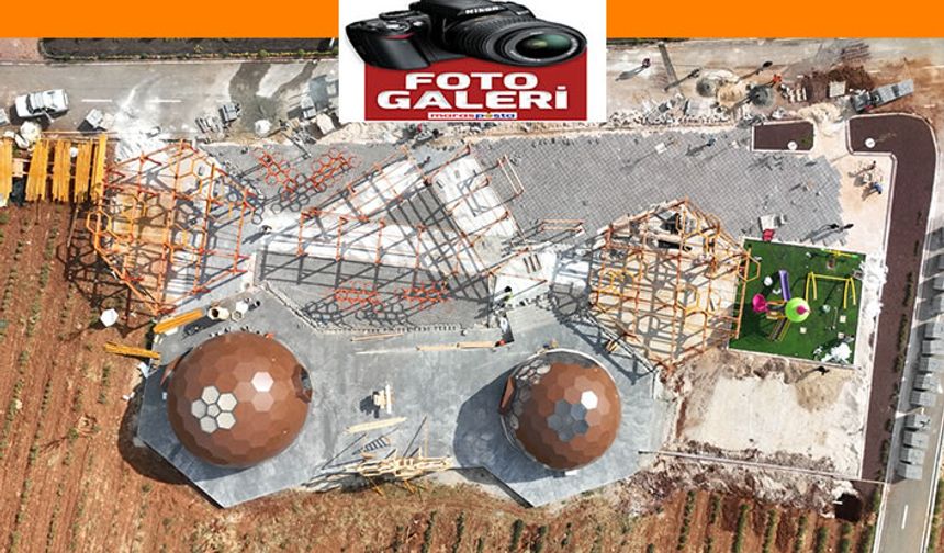 Afşin'de lavanta tarlasında kurulan "arı dünyası" açıldı