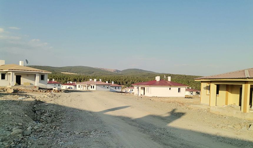 Deprem bölgesine 138 konforlu köy evi inşa edildi