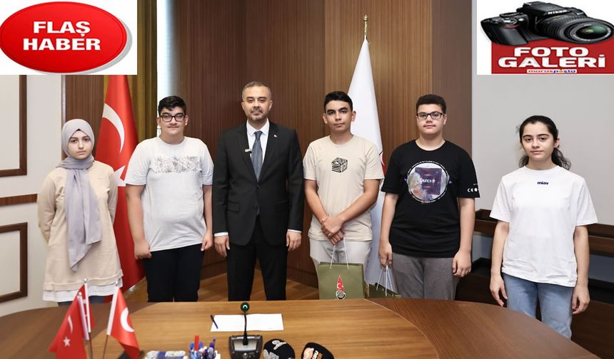 Toptaş, LGS’de Türkiye birincisi olan 5 öğrenciyi ödüllendirdi