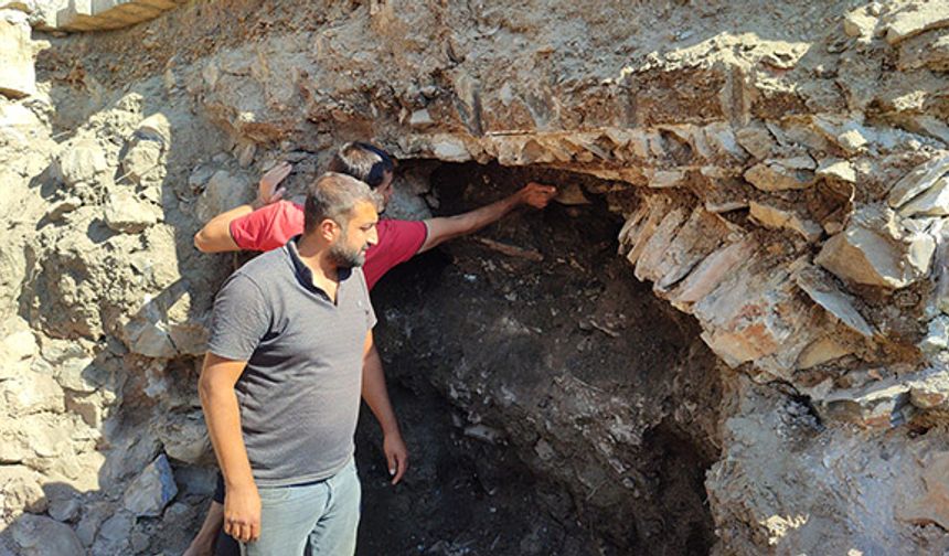 Cami Temeli Kazısında Tarihi Kemer Ve Tünel Bulundu