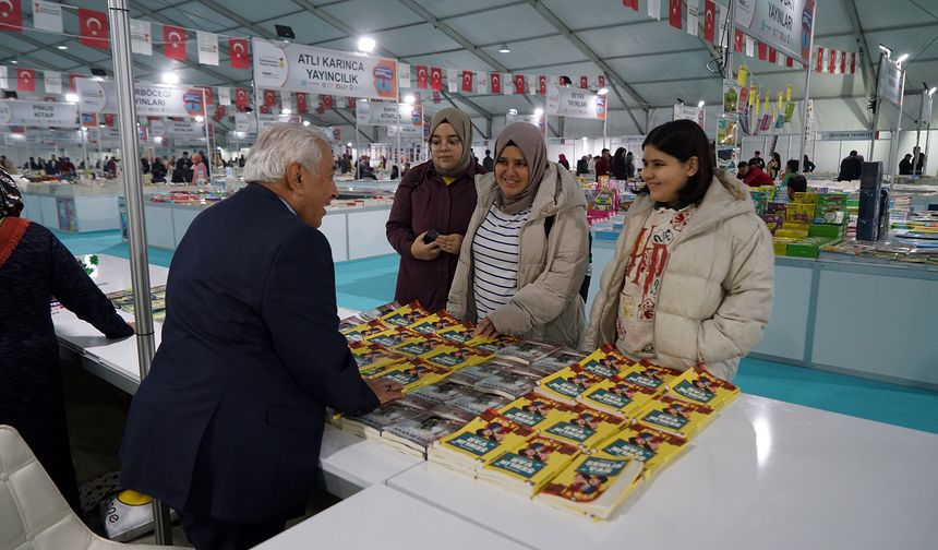 Kitap Fuarı İlk Gününde Ziyaretçi Akınına Uğradı