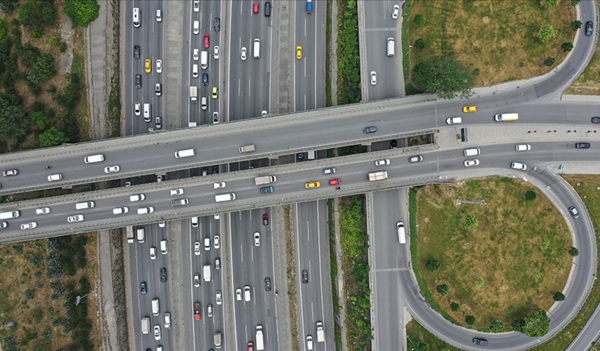 Motorlu kara taşıtları 2023'te 348,1 milyar kilometre yol katetti