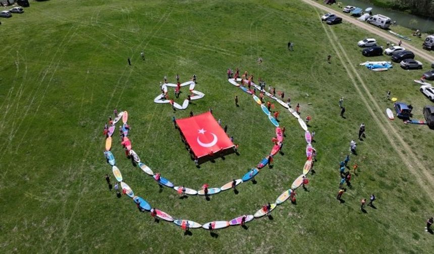 "19 Mayıs" Kayseri'de Zamantı Irmağı'nda kürek çekerek kutlandı