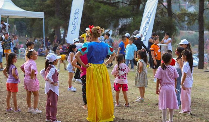 DeFacto, Hatay'da bayram şenliği düzenledi