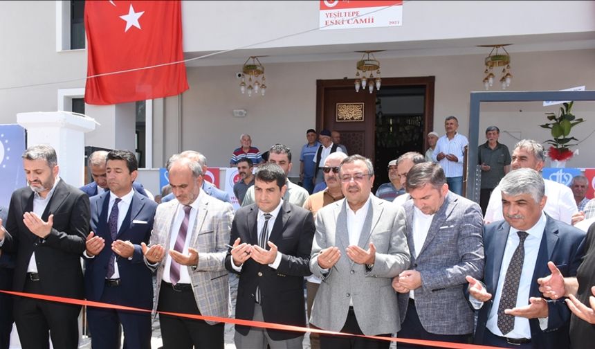Depremlerde hasar gören cami, hayırseverin desteğiyle yeniden inşa edildi