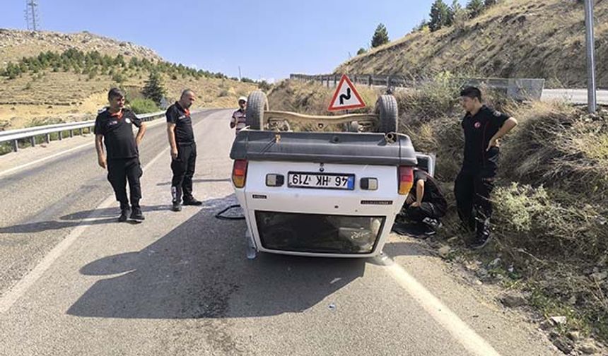 Devrilen Otomobildeki 1 Kişi Öldü, 1 Kişi Yaralandı