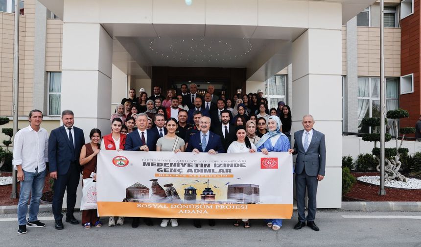 Adana'dan 40 kız öğrenci Nevşehir kampına uğurlandı