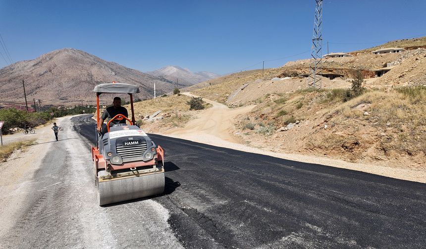 Büyükşehir, Afşin Kırsalında Ulaşım Ağını Güçlendirmeye Devam Ediyor
