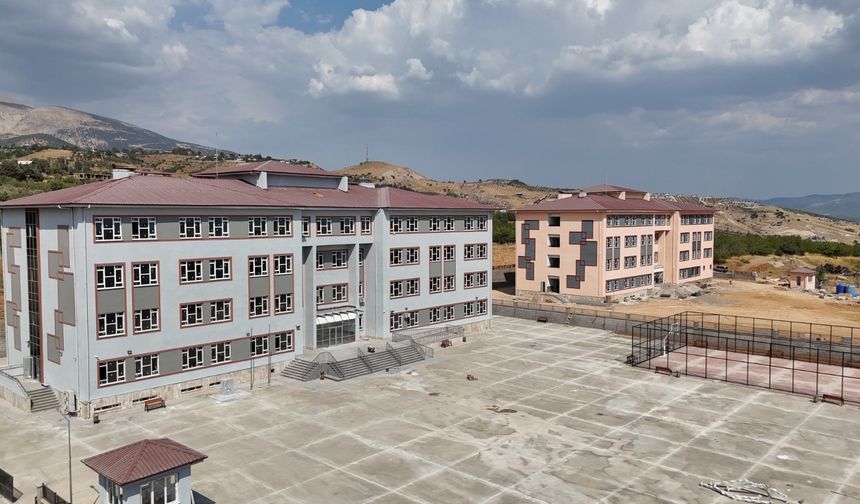 Toplu Konut Bölgelerinde Okul İnşaatları Hızla Yükseliyor
