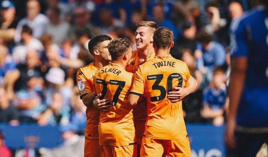 Hull City Son Dakikada Güldü