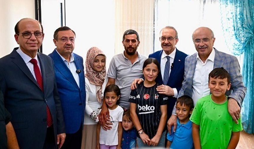Kalıcı konutuna yerleşen depremzede aileye ziyaret