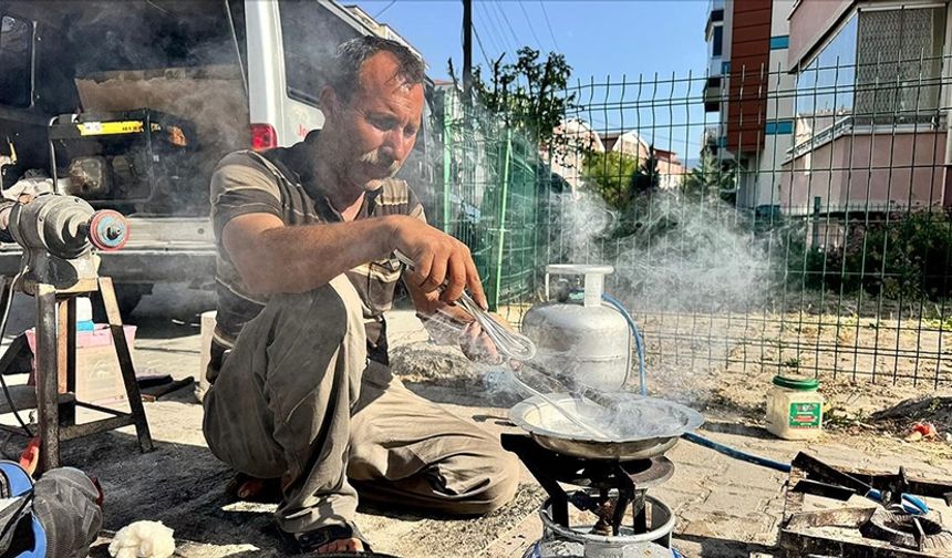 Kalaycılığı yaşatmak için şehir şehir dolaşıyorlar